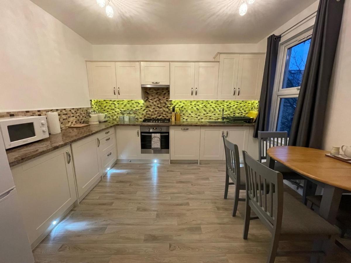 Luxury 5 Star London Apartment - Parking, Garden, Nr Greater London Metro Stations Exteriör bild