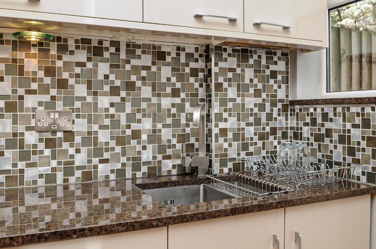 Luxury 5 Star London Apartment - Parking, Garden, Nr Greater London Metro Stations Exteriör bild